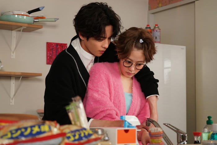 志尊淳、高畑充希「ムチャブリ! わたしが社長になるなんて」より (C)日本テレビ