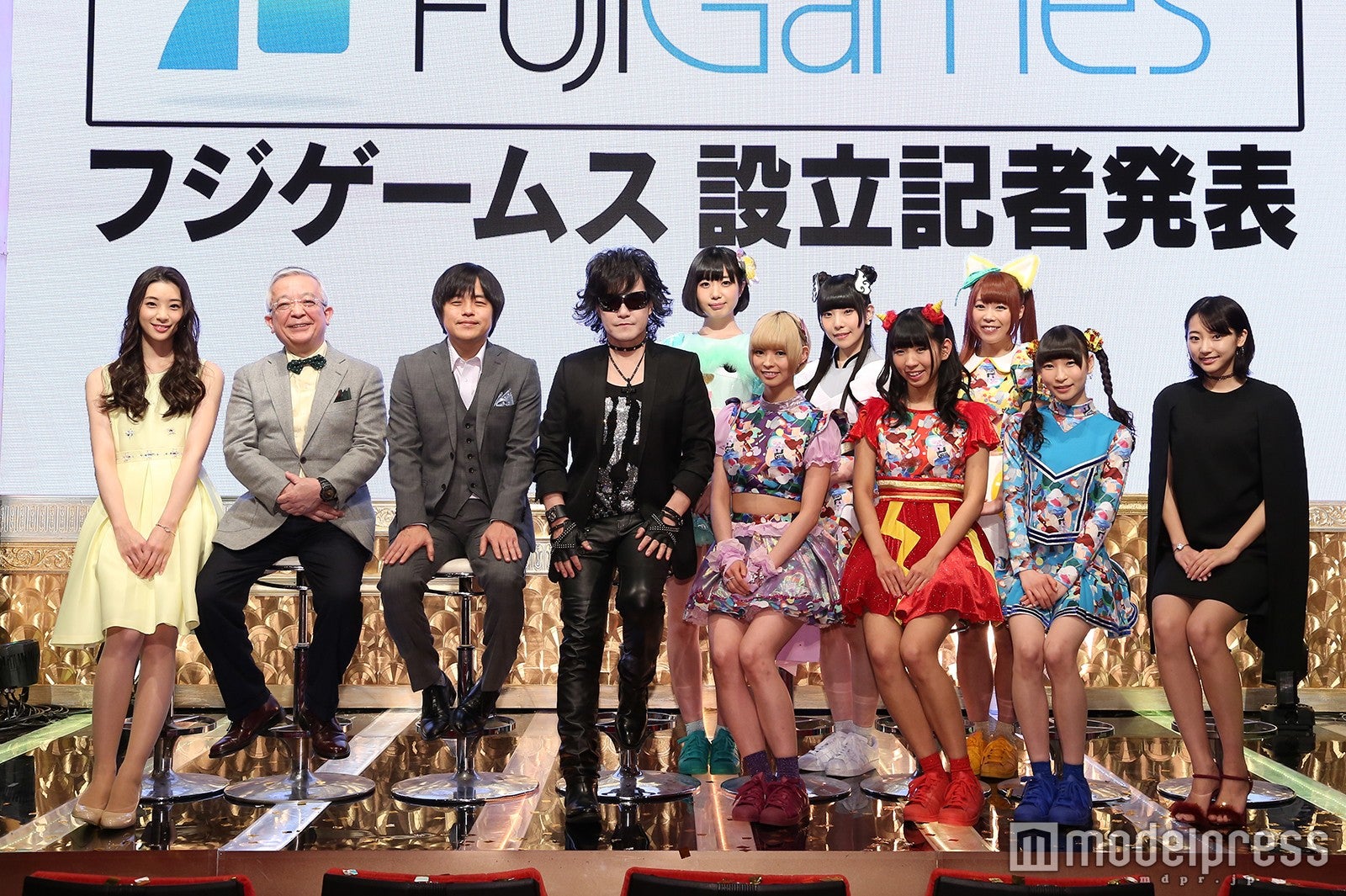 X JAPAN・Toshl（中央）のサプライズ登場に出演者が熱狂