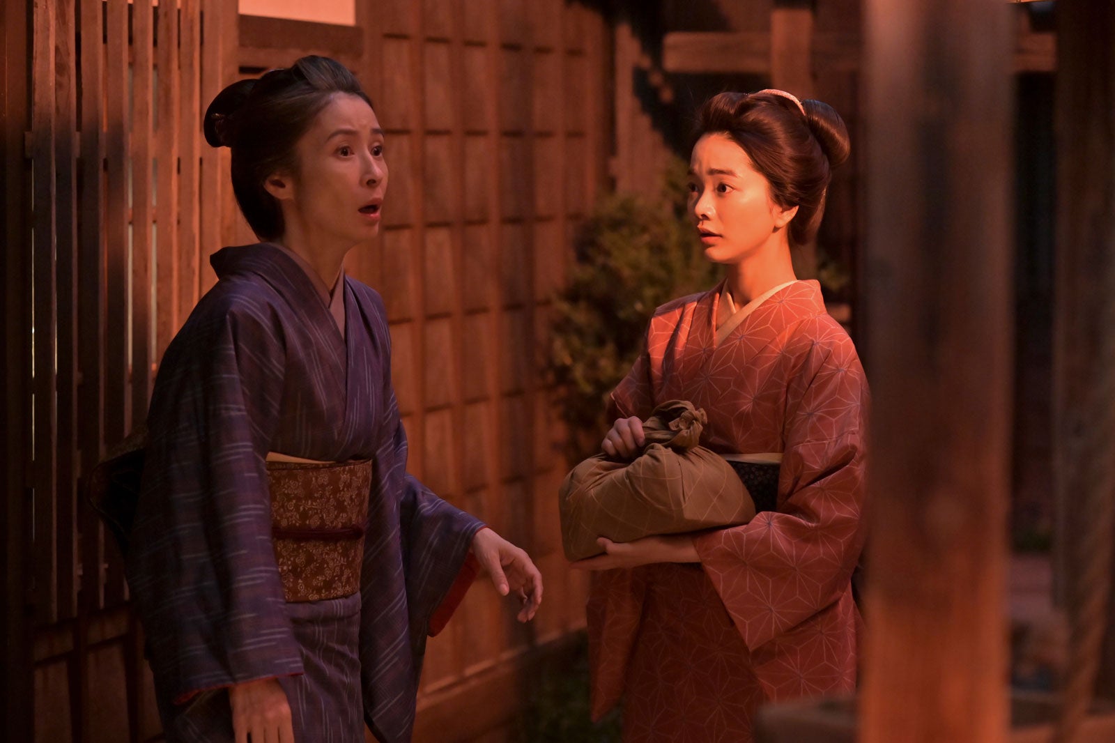 水野美紀、見上愛「風、薫る」第19話（C）NHK