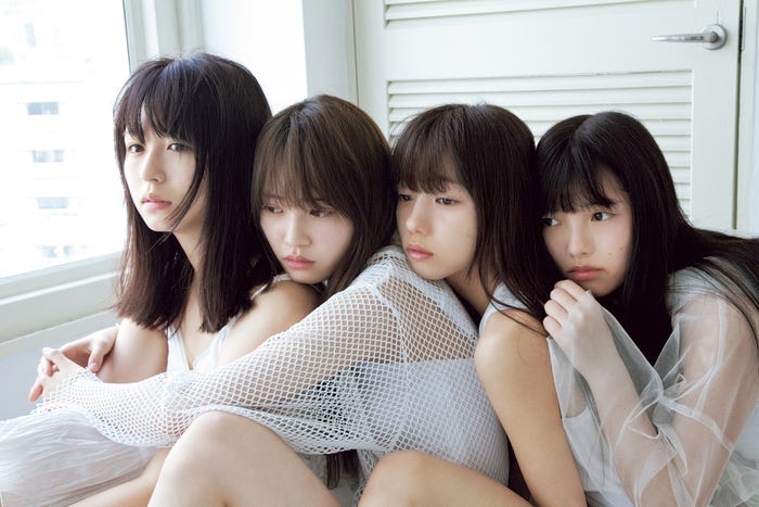 (左から)長濱ねる、加藤史帆、齊藤京子、上村莉菜(画像提供:講談社)