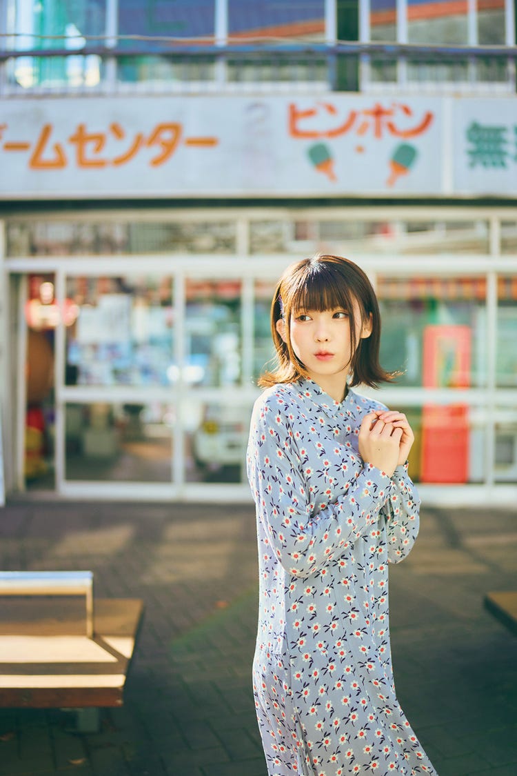 主婦スリップ姿画像 画像2/20) えなこ、三角ビキニ姿がレトロでセクシー 昭和にタイムスリップしたら… - モデルプレス