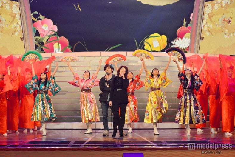 香西かおり（中央）とももいろクローバーＺ