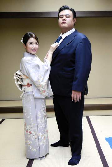 大相撲元幕内の英乃海が断髪式で妻の存在明かす、新ヘアスタイル「よく似合っている」結婚は12年前