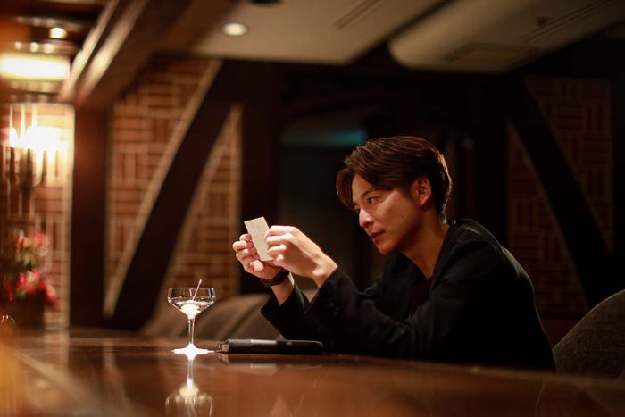 小池徹平「離婚しない男―サレ夫と悪嫁の騙し愛―」第5話より(C)テレビ朝日