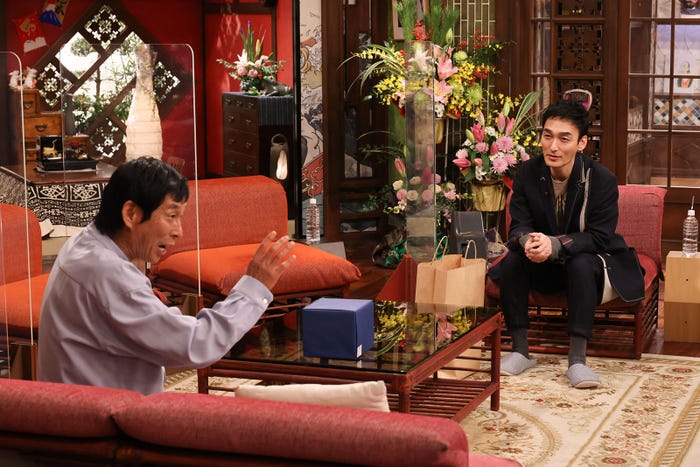 明石家さんま、草なぎ剛 (C)カンテレ・フジテレビ