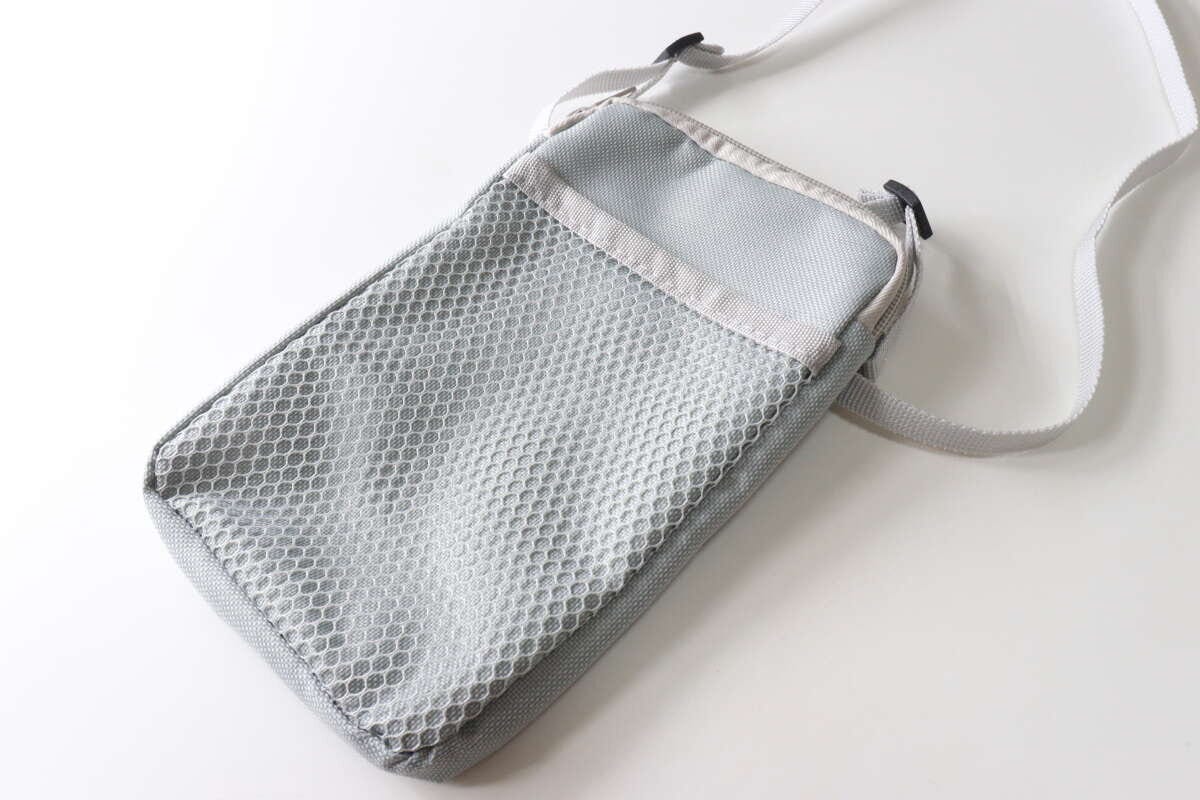 メッシュポケット付パスポートケース