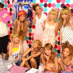 後列左から:TBS佐藤渚アナ、てんちむ、今泉宏美、寿るい、日菜あこ、前列左から:鈴木奈々(ゲスト)、川端かなこ、鈴木あや、ろみひ