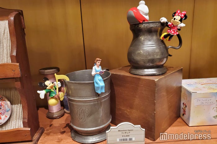 ミッキー、ベル、ベイマックス、ミニーのフィギュア/ニューファンタジーランド「ビレッジショップス」の新グッズ (C)モデルプレス (C)Disney