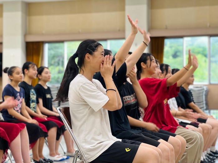 「TGC KITAKYUSHU 2024」折尾愛真高等学校 ダンス部・新体操部へのサプライズ発表(C)CREATEs presents TGC 北九州 2024