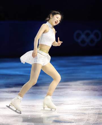 「美しいプリンセス！」五輪で活躍のフィギュア美人選手 眼鏡姿のオフショットに反響「うわ、本当に可愛い」「メガネ似合う」