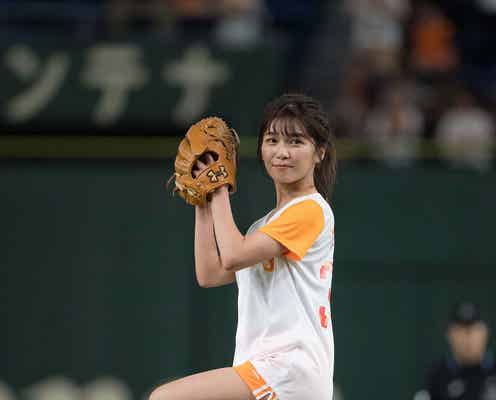 AAA宇野実彩子、ノーバンならず ショートパンツで美脚あらわ