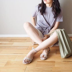 「プリーツバッグ」、どんなデザインが人気なの? 立体感がおしゃれな旬バッグコーデ12選♪