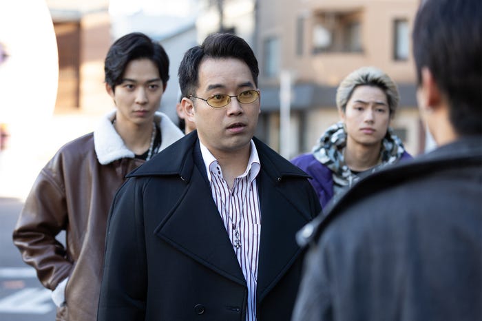 鈴木仁、三浦貴大「95」第2話より(C)「95」製作委員会