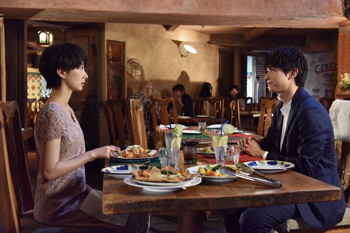 波瑠、吉沢亮/「サバイバル・ウェディング」第9話より(C)日本テレビ