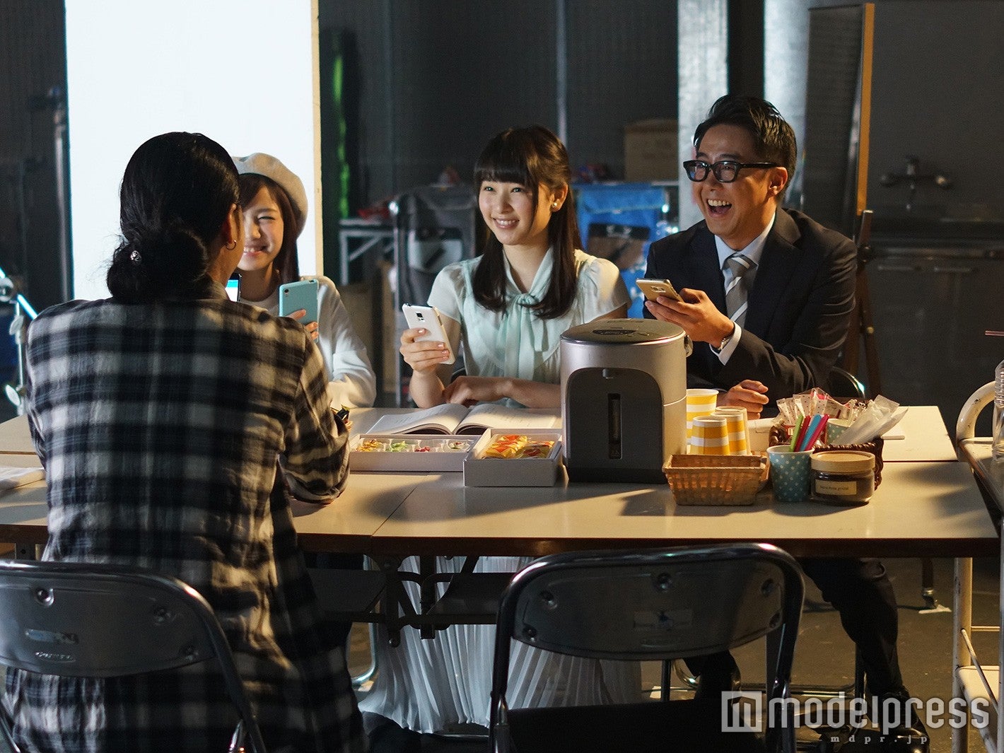 桜井日奈子、矢作兼（新CMより）