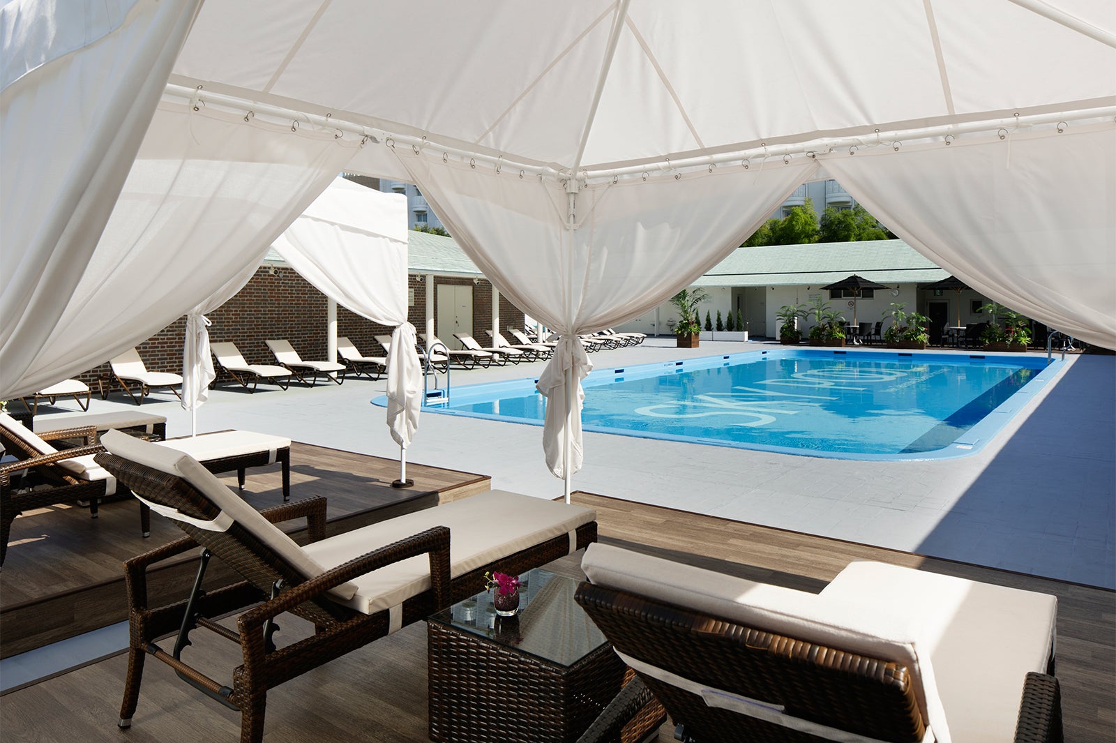 天蓋付きCABANA／画像提供：プリンスホテル