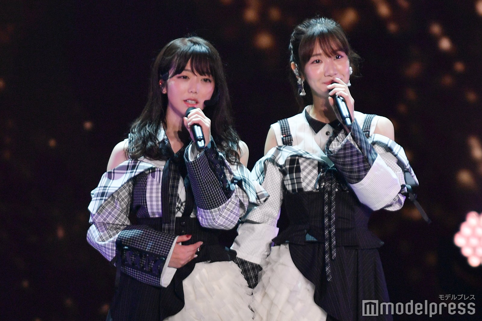 峯岸みなみ、柏木由紀「峯岸みなみ卒業コンサート～桜の咲かない春はない～」（C）モデルプレス