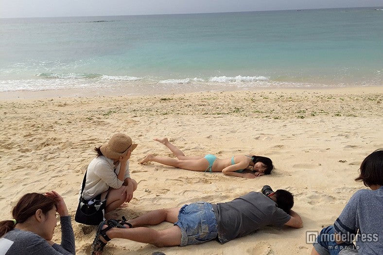 美しいビーチで新たな表情が開花（画像：所属事務所提供）