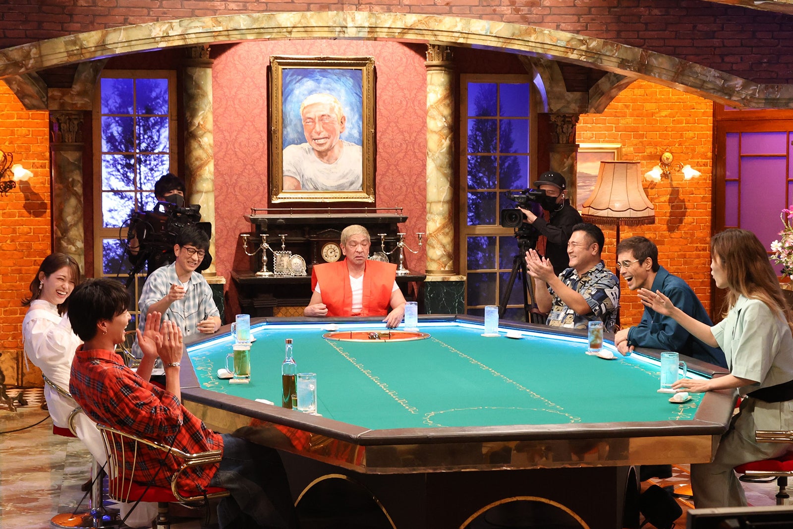 （左手間から時計回りに）佐藤大樹、松村沙友理、柴田英嗣、松本人志、山崎弘也、伊藤英明、ヒコロヒー（C）フジテレビ