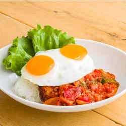 カポナータ ロコ・モコ税込1,290円/画像提供:Eggs’n Things Japan