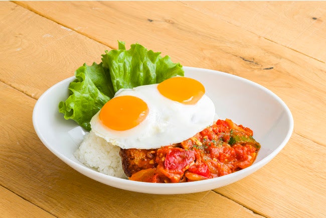 カポナータ ロコ・モコ税込1,290円/画像提供:Eggs’n Things Japan