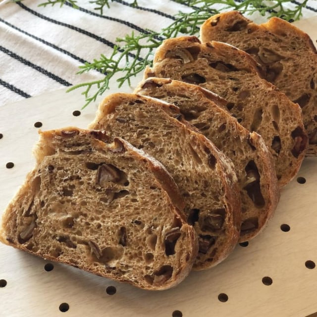 コストコのカントリーフレンチ発芽ライ&デーツ