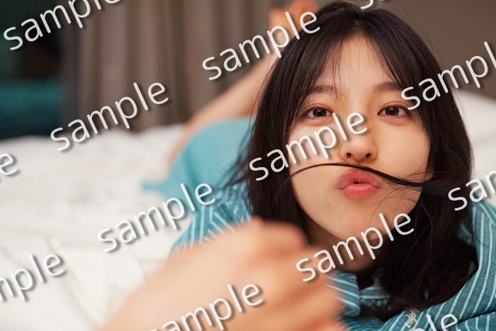 早川聖来「また、いつか」楽天ブックスポストカード(撮影/熊木優)