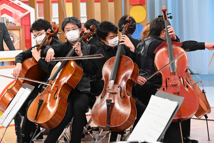 8人の一流チェリスト(C)日本テレビ