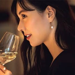 大人の女性が心得るべき“空気を読んだ”ジュエリー選び、教えます。