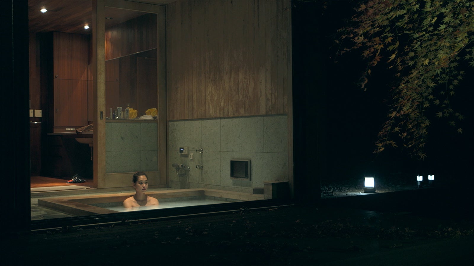 お風呂に入るりさこ「TERRACE HOUSE OPENING NEW DOORS」46th WEEK（C）フジテレビ／イースト・エンタテインメント