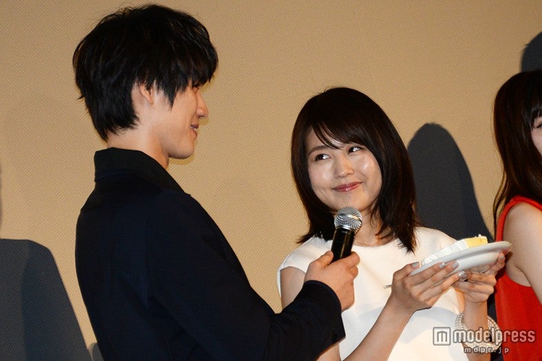 （左から）福士蒼汰、有村架純