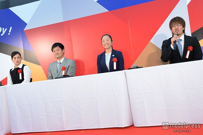 （左から）一ノ瀬メイ選手、国枝慎吾選手、高桑早生選手、池崎大輔選手