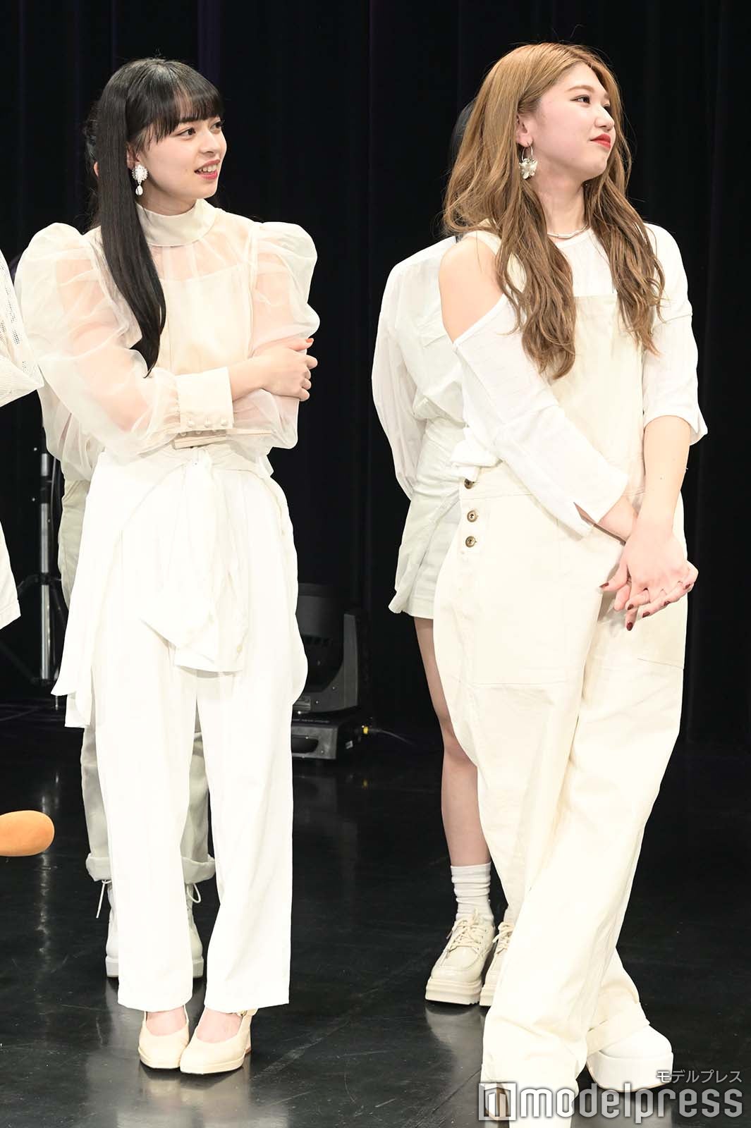 上國料萌衣、竹内朱莉（C）モデルプレス