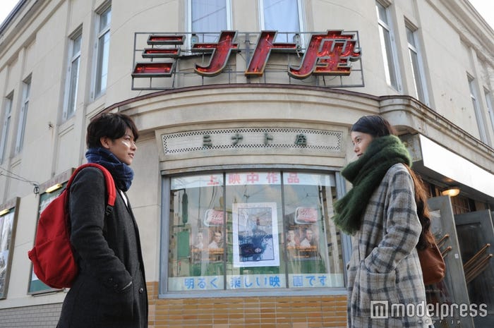 佐藤健、宮崎あおい(C)2016 映画『世界から猫が消えたなら』製作委員会