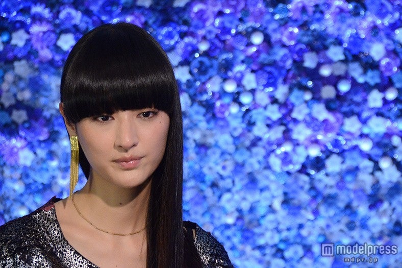 シシド・カフカ、第2の故郷で恩人との再会に涙