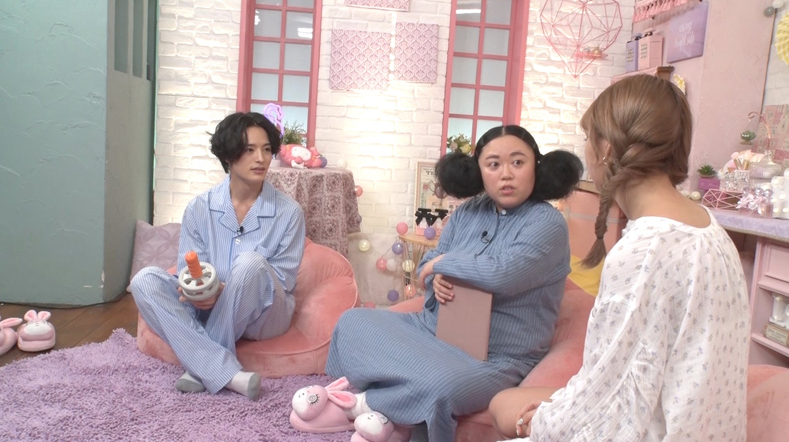 塩野瑛久、江上敬子、藤田ニコル（提供写真）