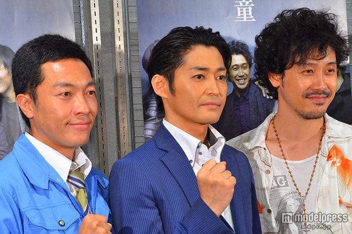 (左から)音尾琢真、安田顕、大泉洋