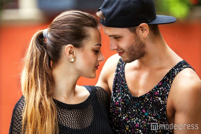 付き合ってない女性にボディタッチをしてくる男性心理(photo by Rock and Wasp/Fotolia)