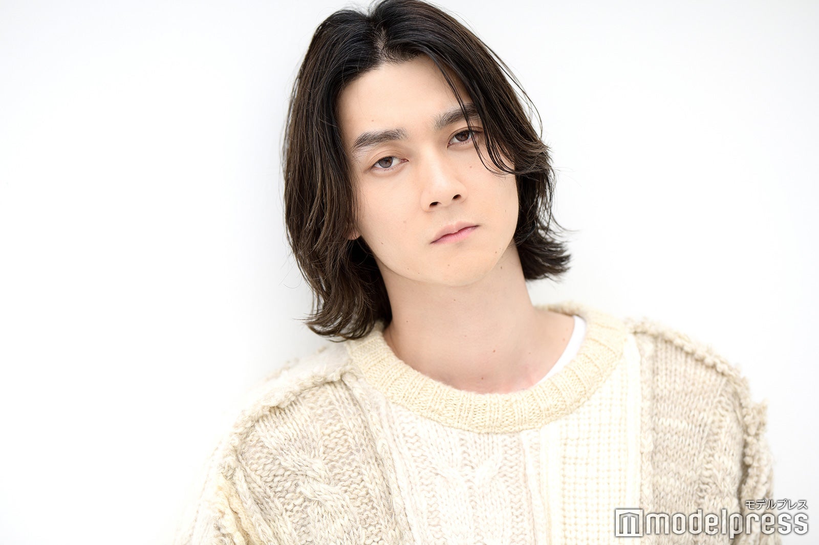 長髪の柳俊太郎（C）モデルプレス