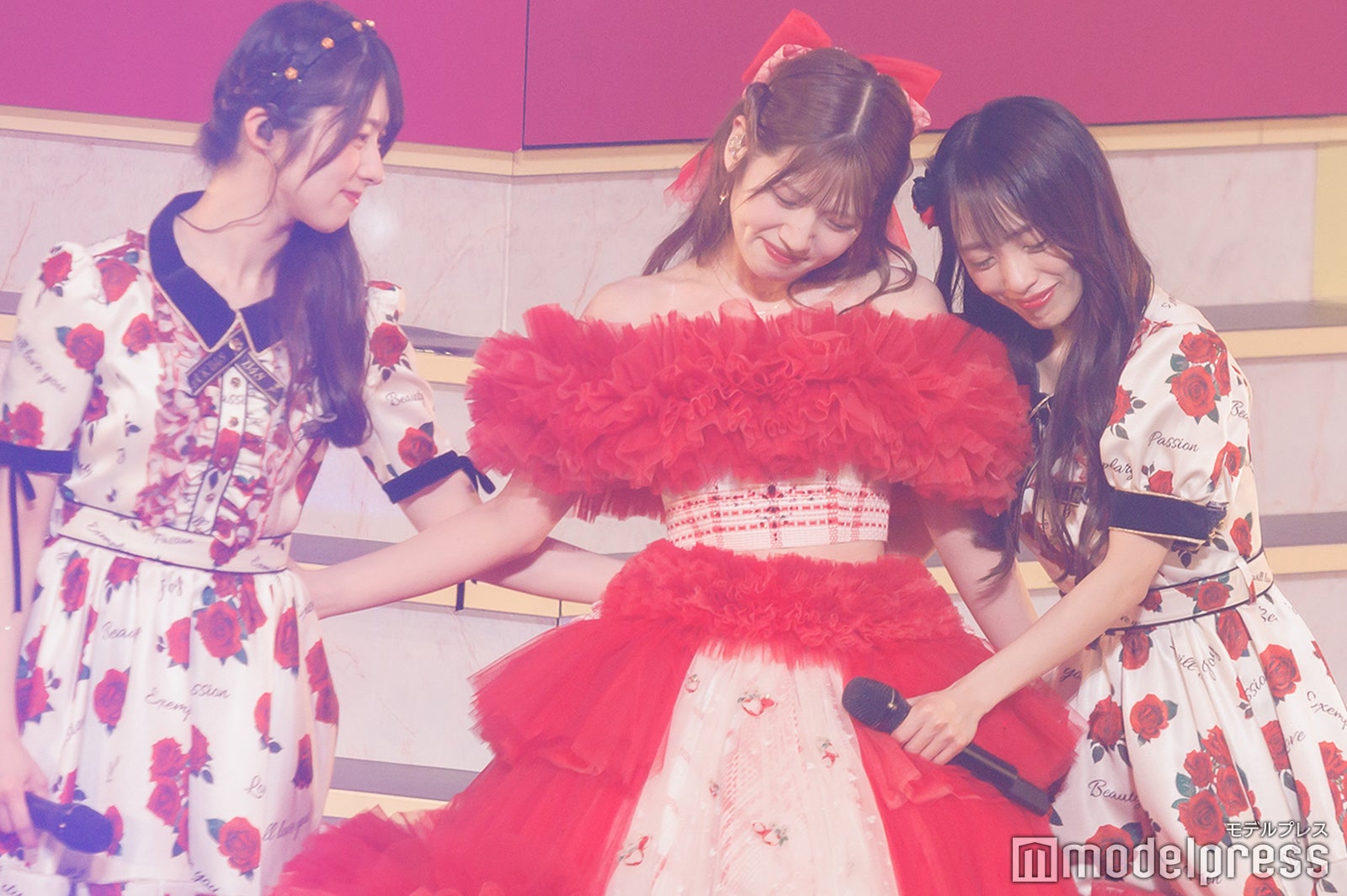 岩立沙穂、村山彩希、向井地美音（C）モデルプレス