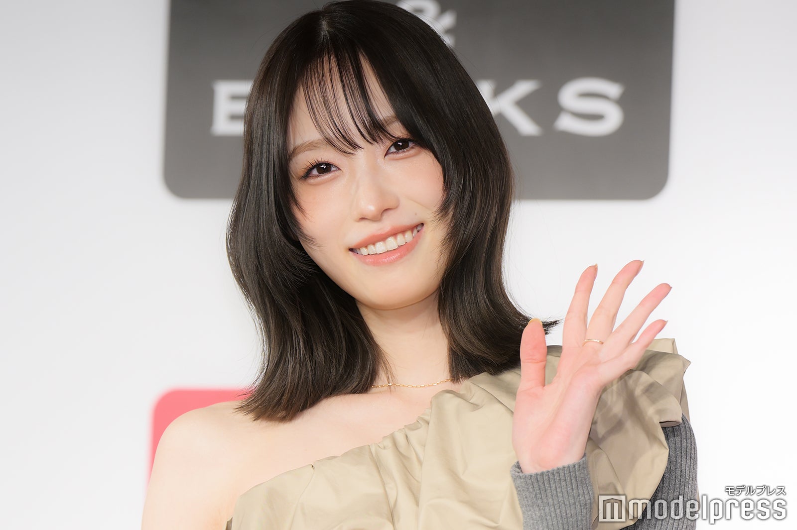 高橋ひかる、小顔際立つ肌見せコーデで登場「憧れていた役にチャレンジできそう」今後の作品匂わせ