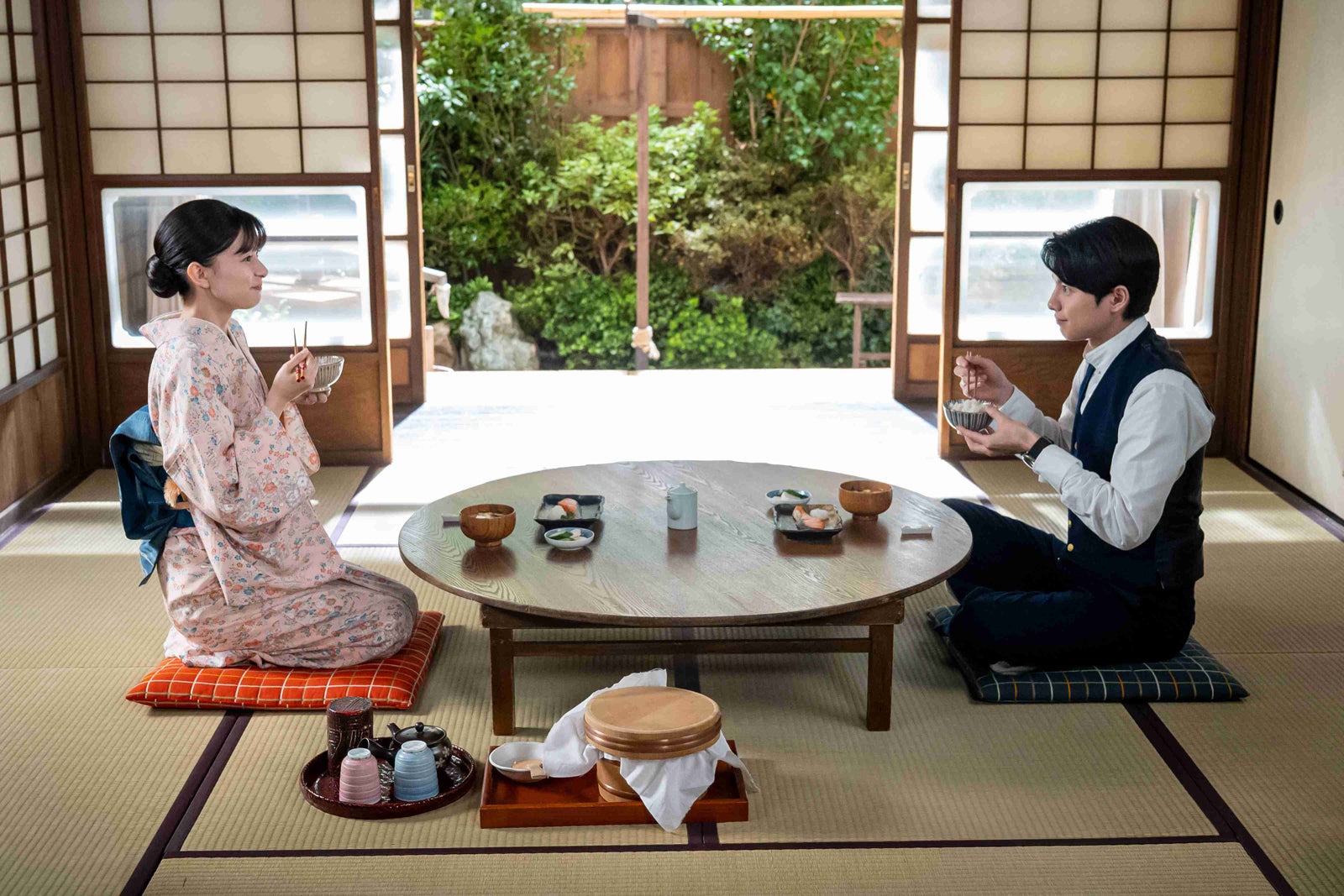 芳根京子、本田響矢（C）フジテレビ