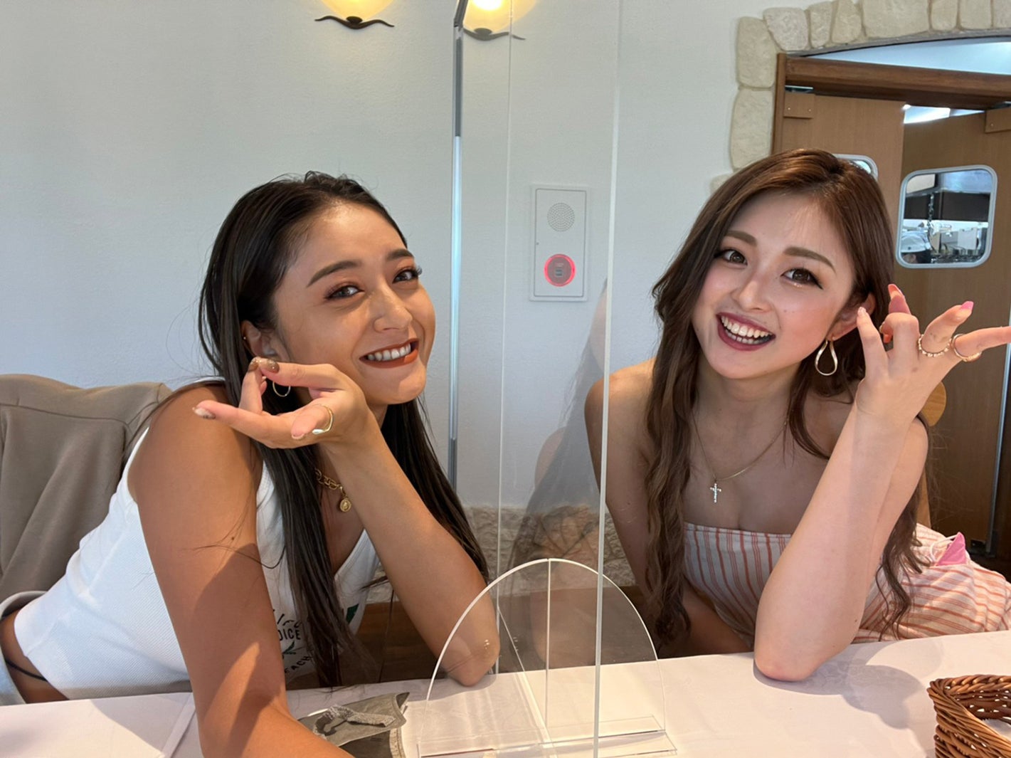 （左から）みちょぱ、ゆうちゃみ（C）フジテレビ