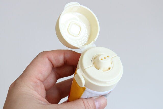 ダイソーのワンタッチバターチューブキャップの取り付け方