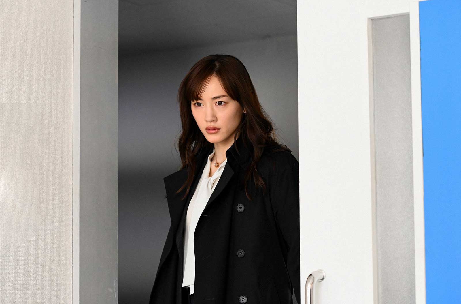 綾瀬はるか「天国と地獄 ～サイコな2人～」第8話より（C）TBS