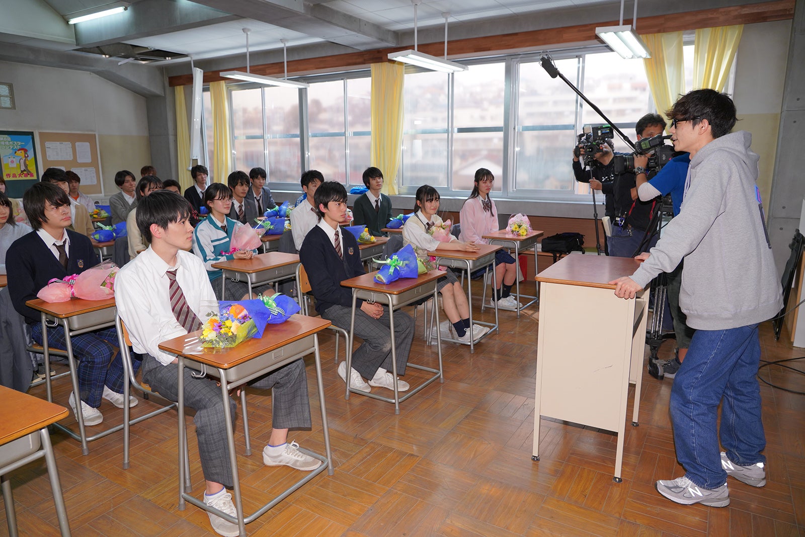 菅田将暉がサプライズ登場！「3年A組」生徒役がクランクアップ（C）日本テレビ