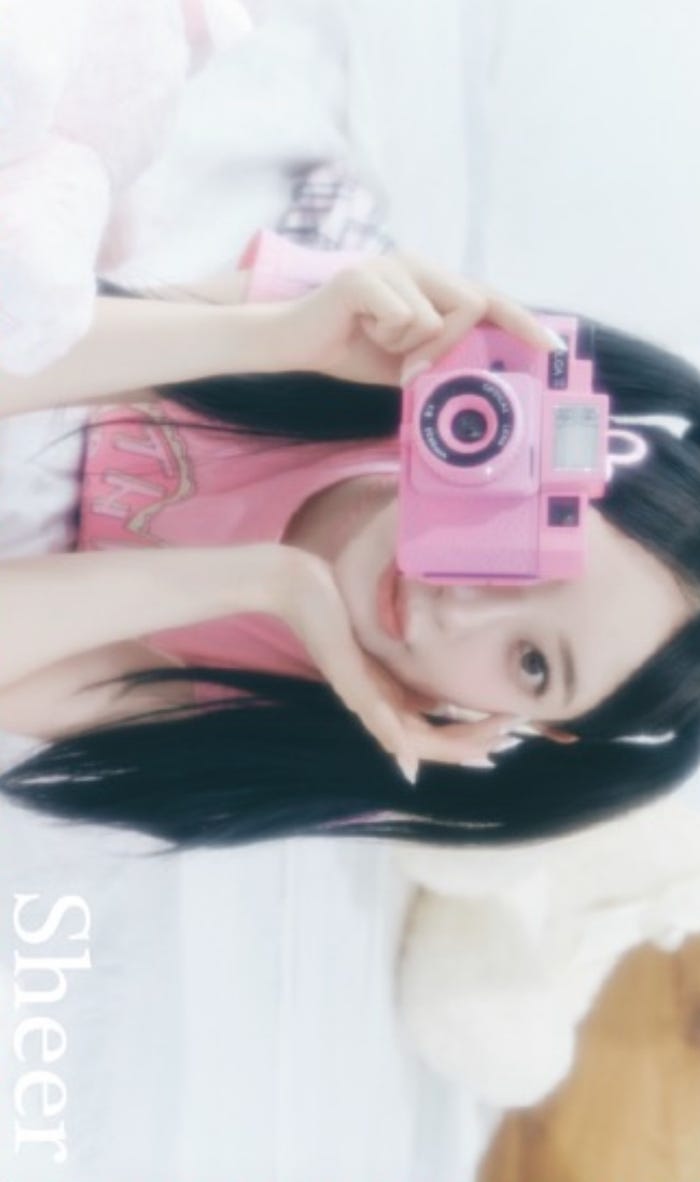 堀未央奈デジタルフォトブック「Sheer」カード(提供写真)