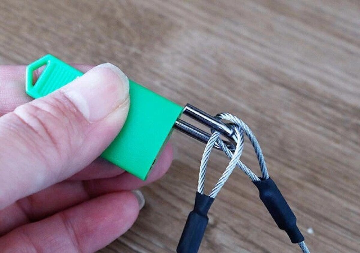 ダイソー ワイヤーロープ(1.5mm×2m) ダイソーのワイヤーロープ(1.5mm×2m)の使用例