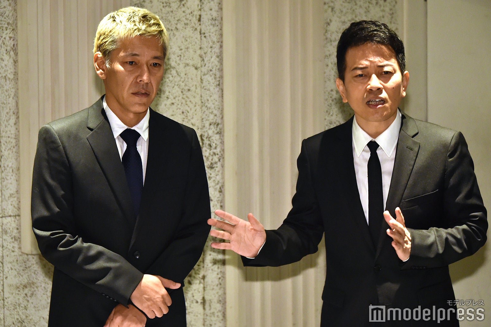 会見後、再び報道陣の前に姿を見せた田村亮、宮迫博之 （C）モデルプレス