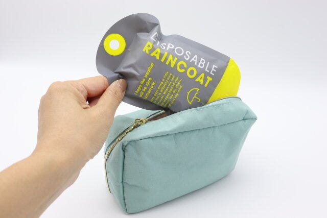 セリア ケース付きレインコート セリアのケース付きレインコート